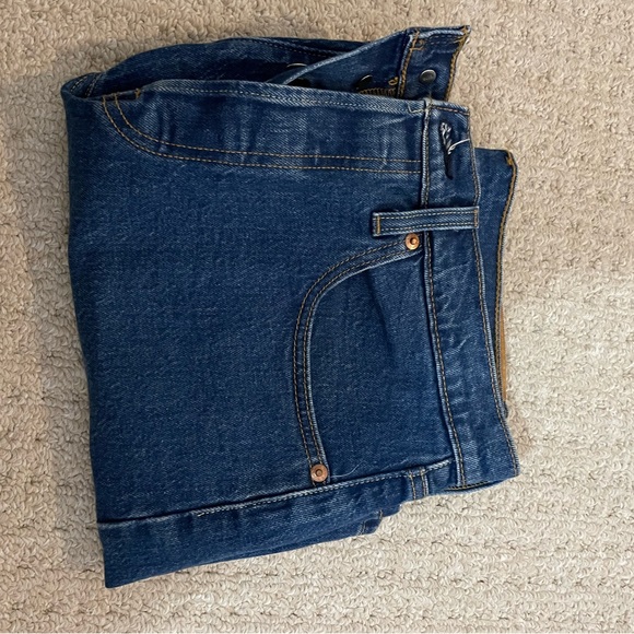 Levi’s 501 Mid-Thigh Shorts - Picture 7 of 7